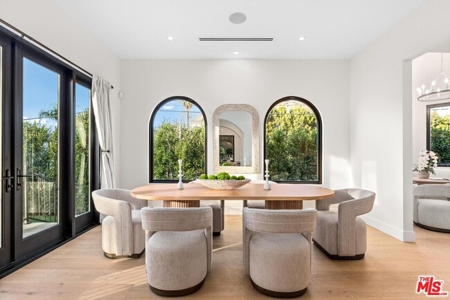 100 S La Jolla Ave