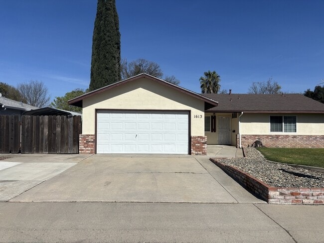 Photo - 1613 San Carlos Ln