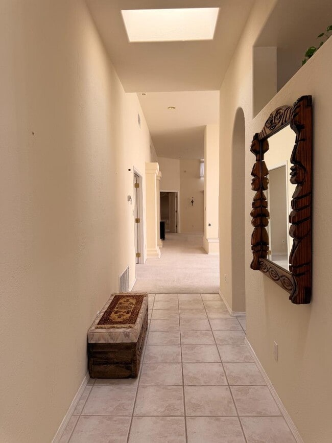 Photo - 711 Tramway Pl NE