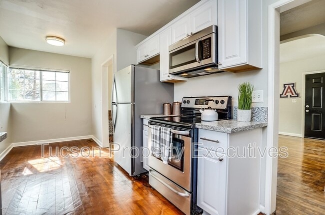 Photo - 1040 E Linden St