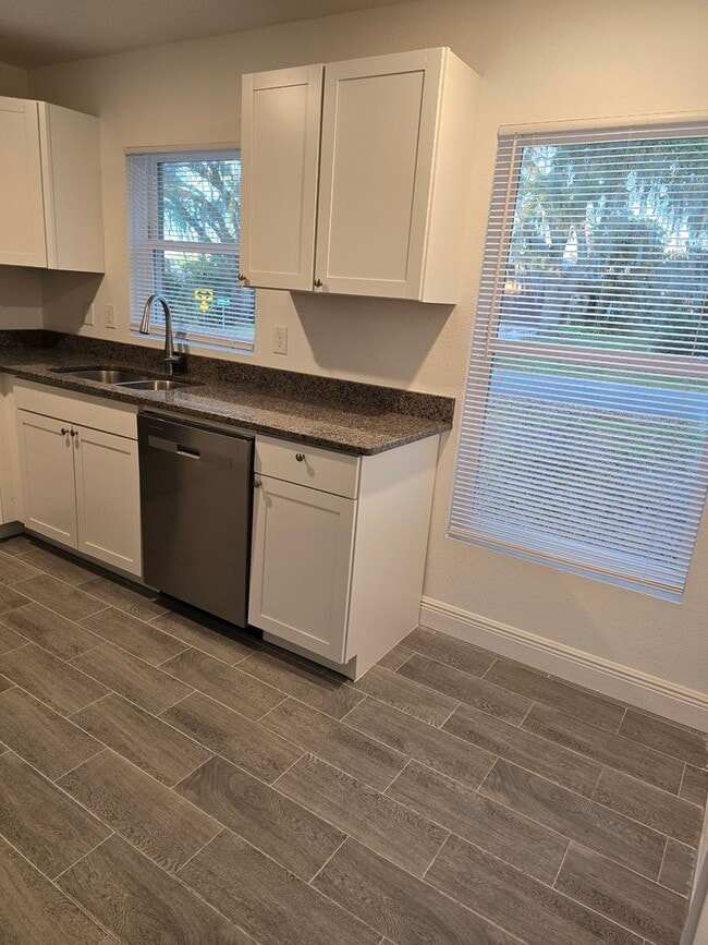 Photo - Gorgeous Brand-New 3/2 Townhome in Lakesid...