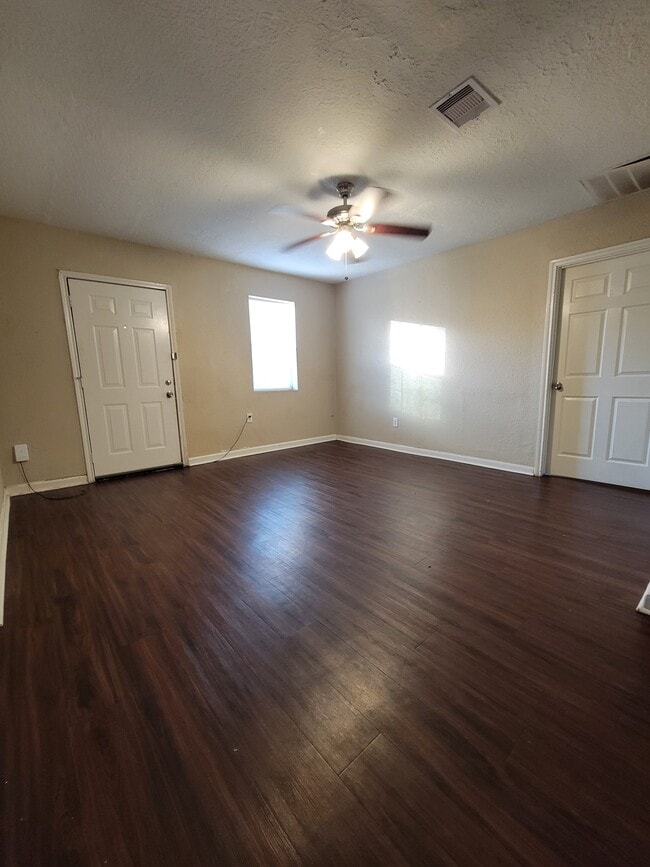 Unidad C - Sala de estar - 126 Gulf Pump Rd Unidad C