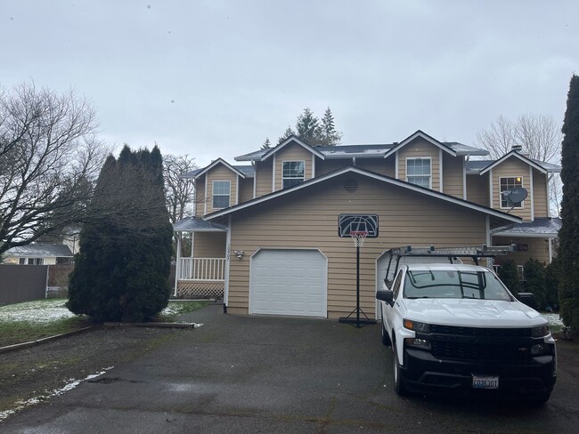 Puyallup 3 Bedroom Duplex. - Puyallup 3 Bedroom Duplex. House