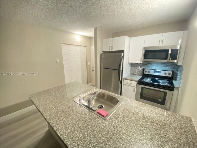2771 Riverside Dr Unidad 214-A