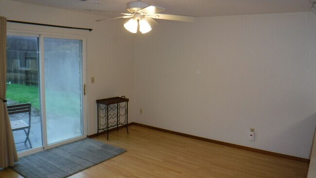 Photo - 570 Velopa Ct