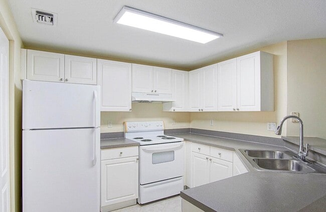 Photo - 5060 Fairways Cir