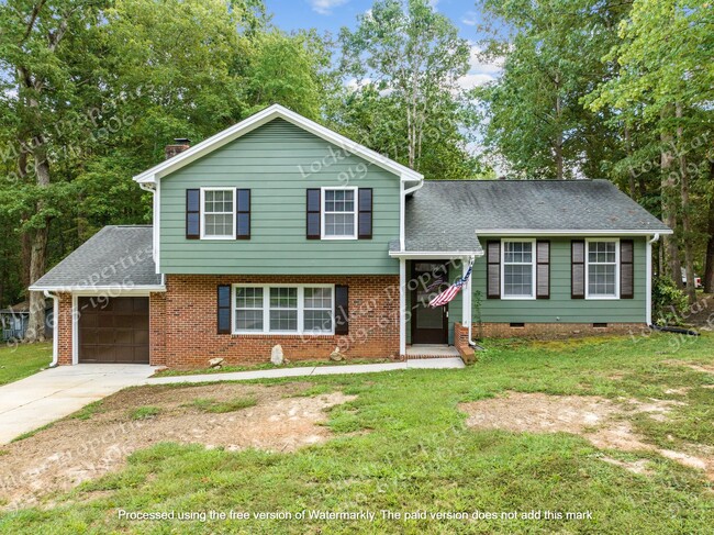 Welcome home, freshly painted exterior - 1307 Buckingham Rd House