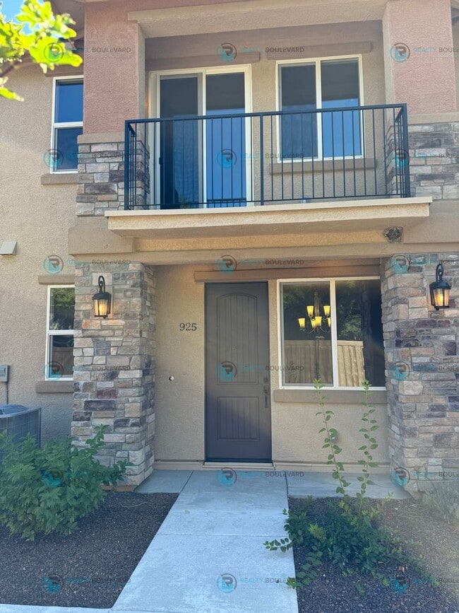 Photo - Luxury and Convenience Fully Equipped 3-Bedroom 2.5 Bathroom 2 Car Garage Townhome in Carson City