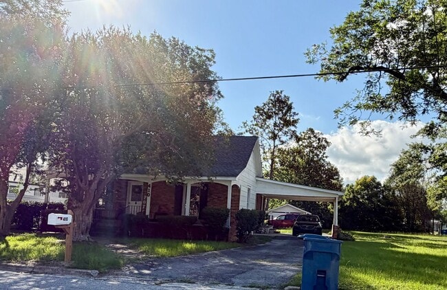 Building Photo - 3 Bed/1 Bath House