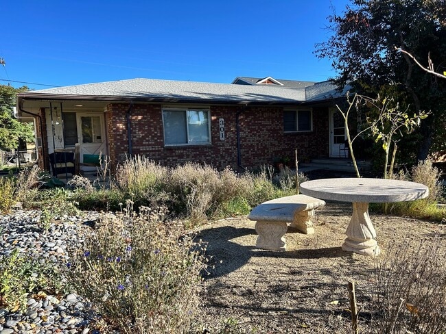 Charming 2 bedroom / 1 bath duplex for ren... - Charming 2 bedroom / 1 bath duplex for ren... Unidad B