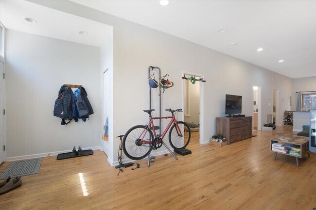 Photo - 2 bedroom in Chicago IL 60647 Unit 1F