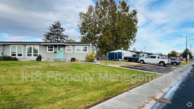 Building Photo - 2102 Lee Blvd Rental