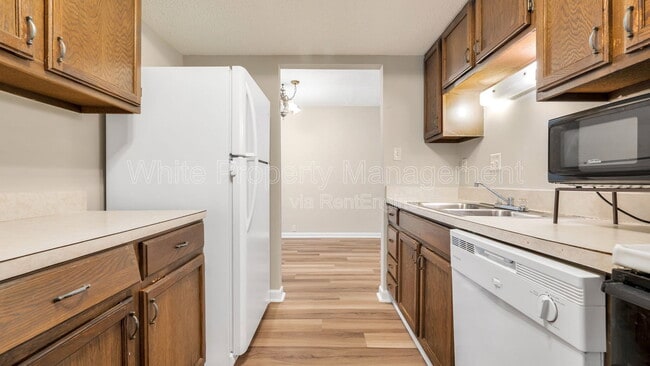 Photo - 6927 Stonington Ln