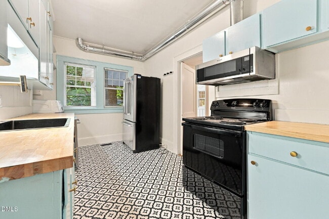 Building Photo - 407 Coolidge St Unit A
