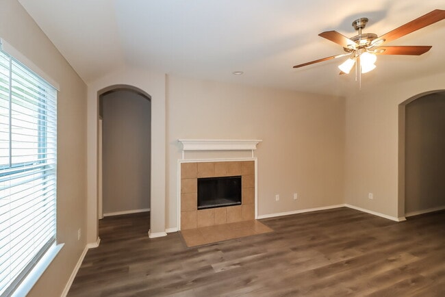 Photo - 904 Starling Ln