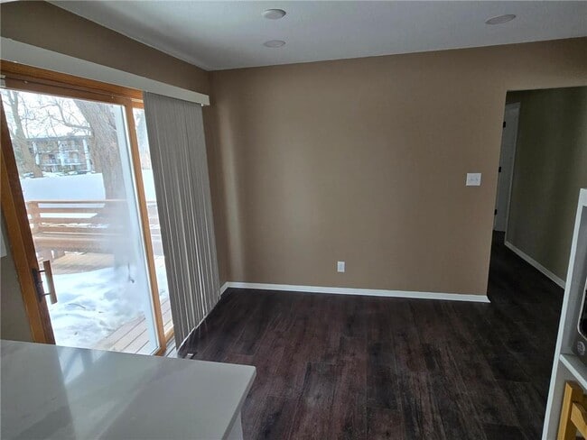 Photo - 1466 Charlton St