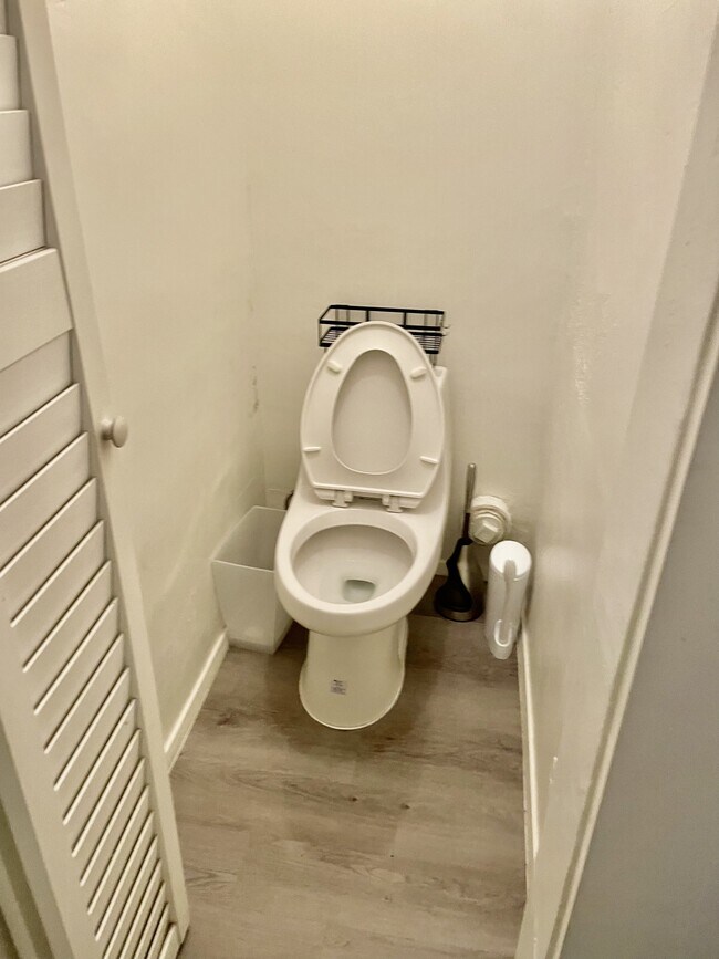 Photo - 547 Gayley Ave