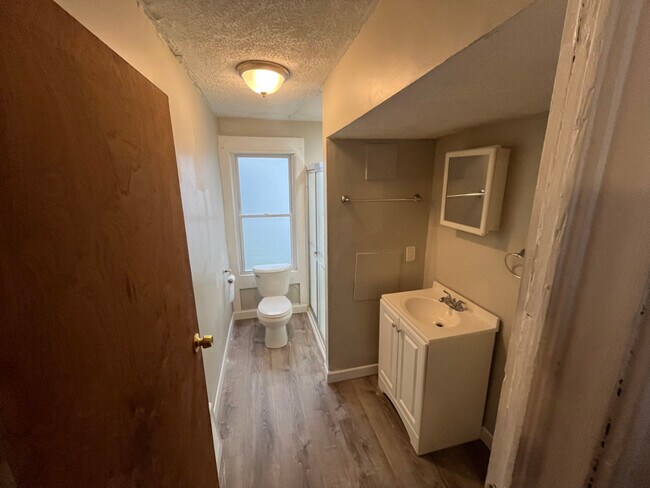 Photo - 7006 Worley Ave Unidad Down