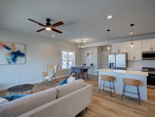 Photo - 4880 Romaine Rd