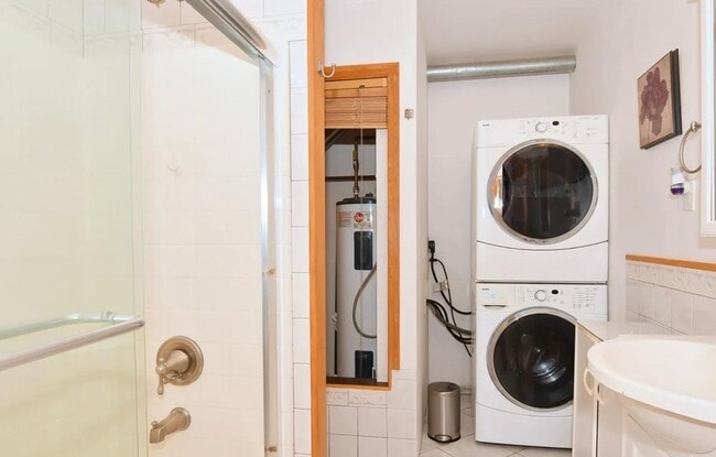 Photo - Single-Family 1 Bed Home | Available June 8 | Dog Friendly