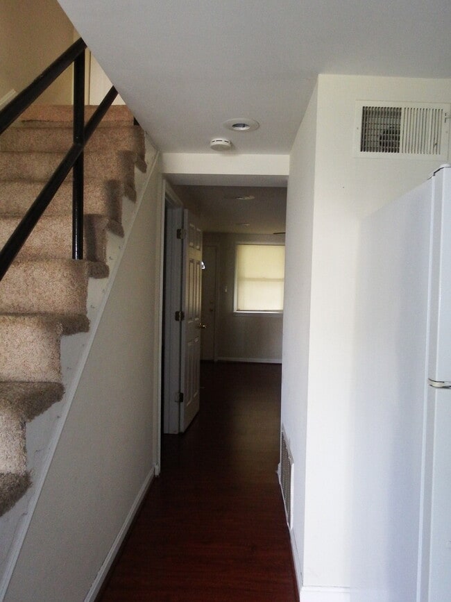 Photo - Nice Three bedroom w/ fenced yard