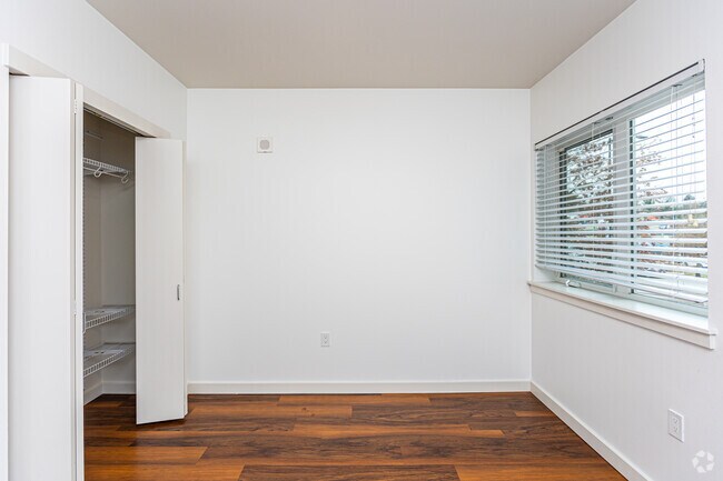 2BR, 1BA - 833SF