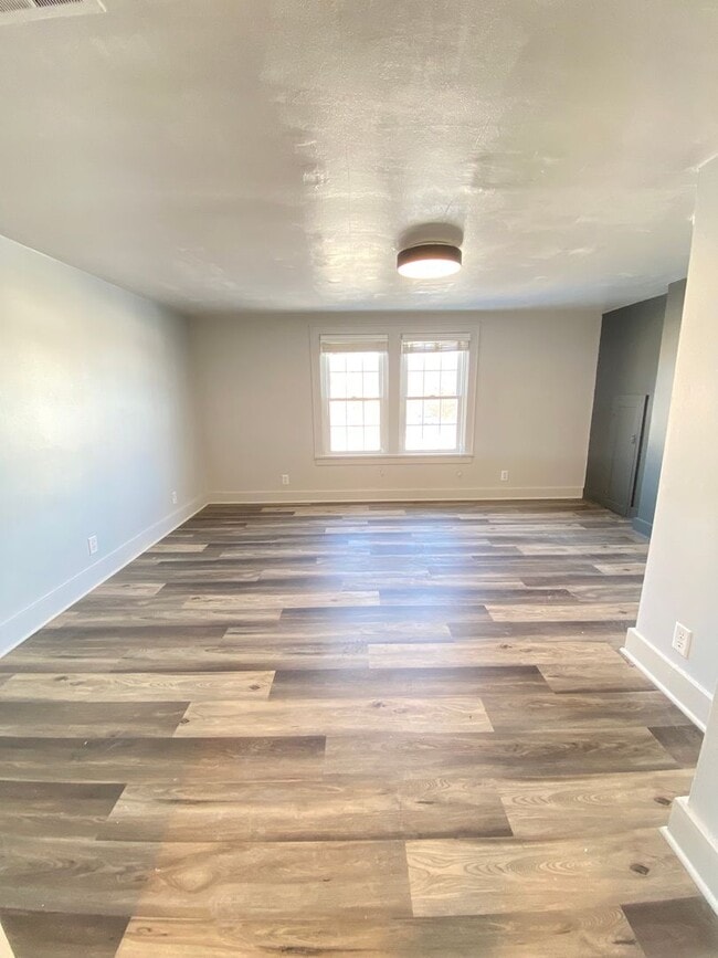 Photo - 2409 Omro Rd Unidad 2409 Omro Road