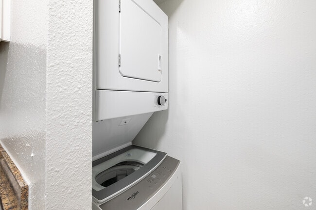 1BR, 1BA - 697SF - In Unit Laundry