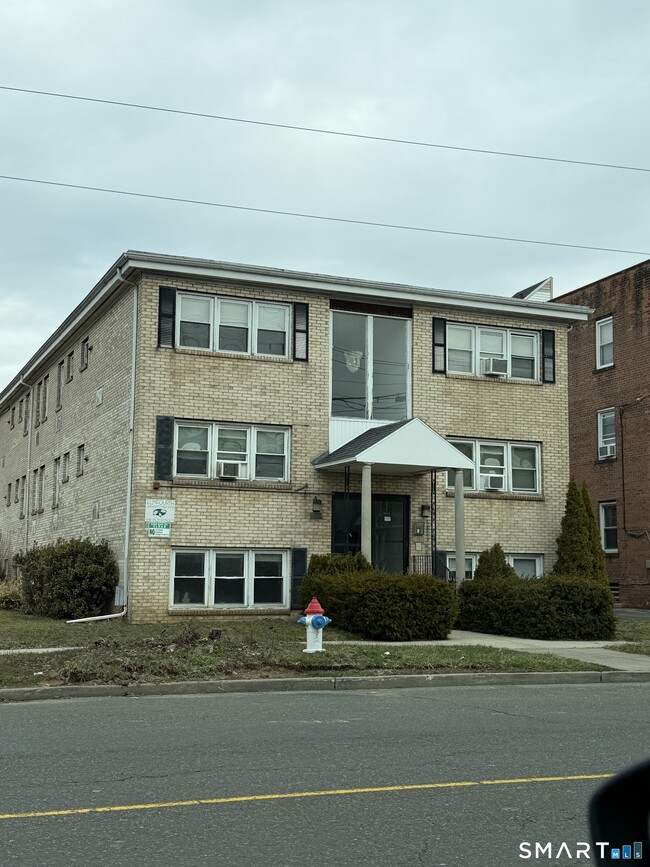 Building Photo - 179 Elm St Unit 12