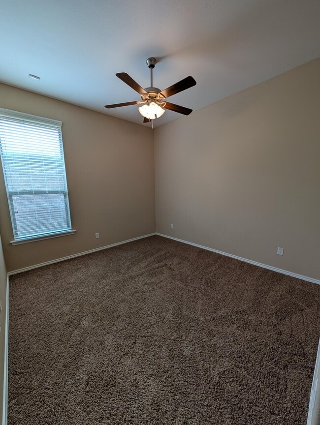 Photo - 7613 85th St