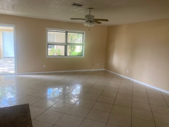 Photo - 528 Grapefruit Ave