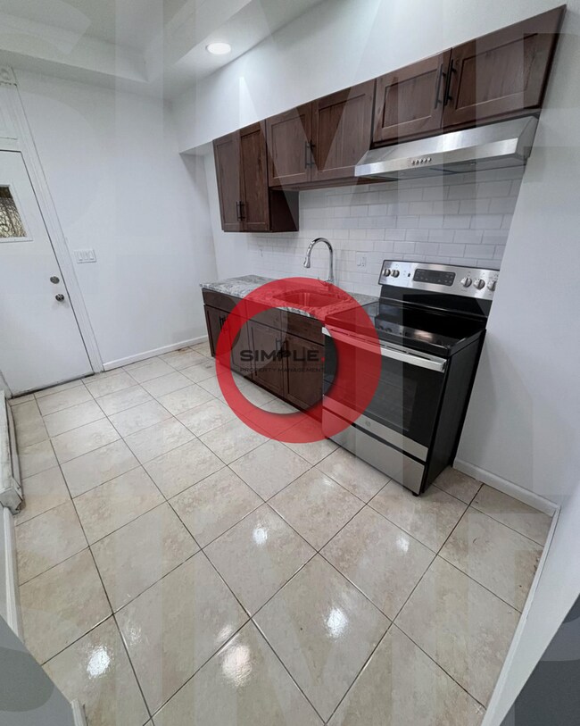 Photo - 113 W Elm St