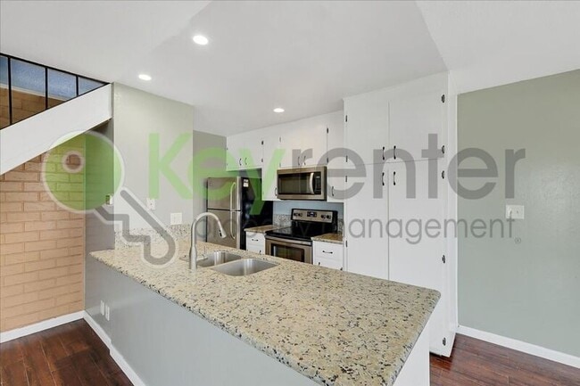6533 Greenback Ln