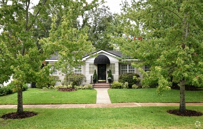Building Photo - 4253 Roma Blvd Rental