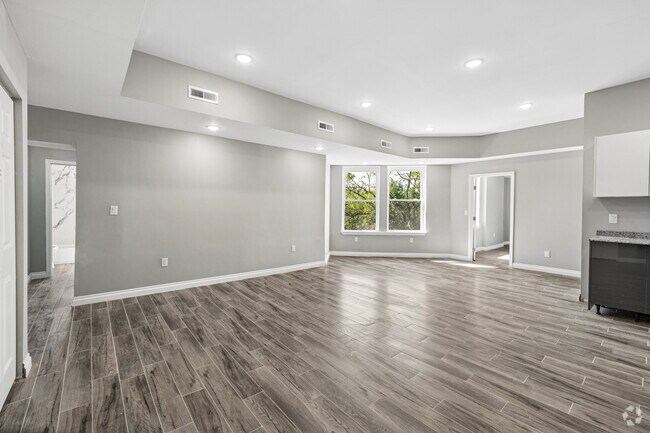 2BR, 2BA - 960SF - Living Room