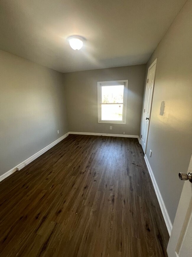 Photo - House for rent in Elizabethtown. 3 bed and 1 bath. Newly renovated!