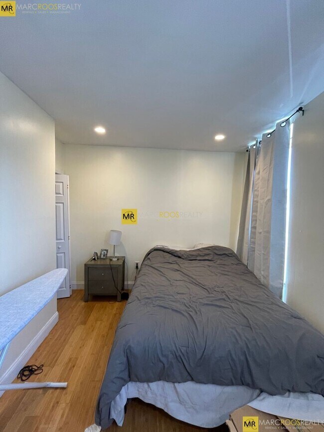 Photo - 231 Maverick St Unit 3