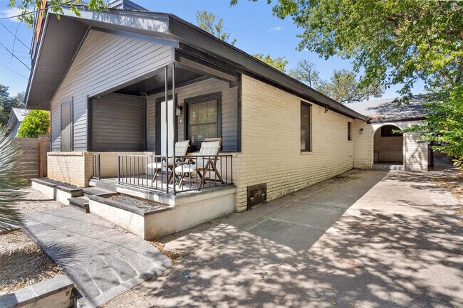 2204 Santa Rita St