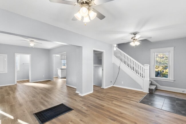 Photo - 1418 Mott Ave