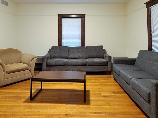 Photo - 1319 Forest Ct
