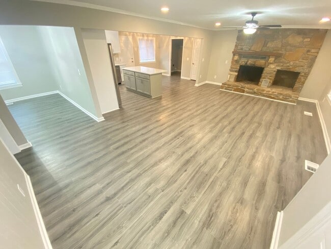 Photo - 337 Hickory Dr