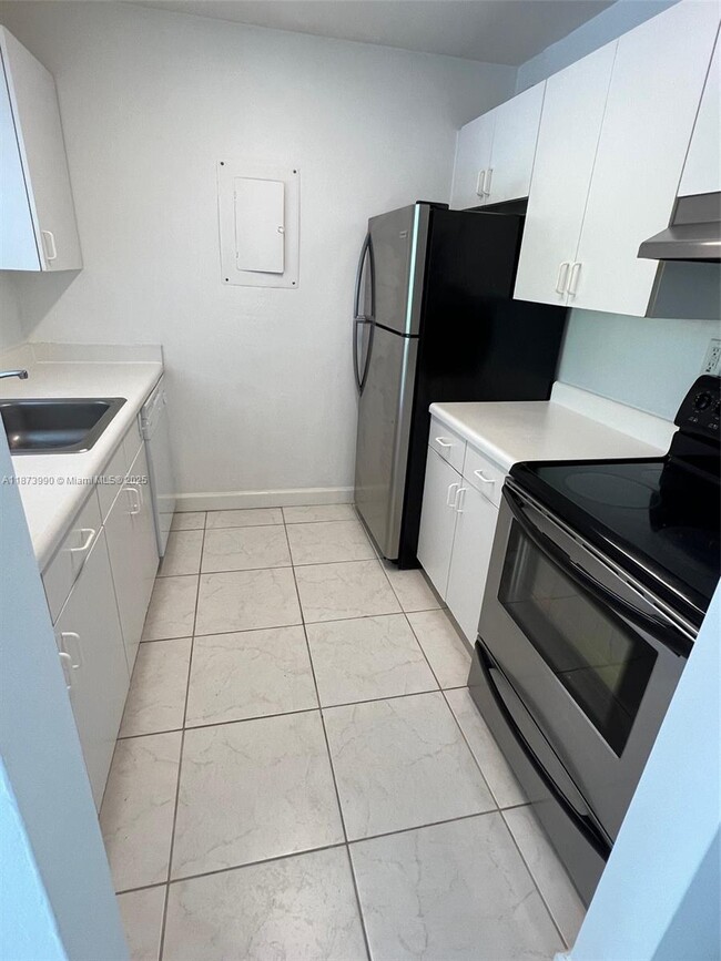 Building Photo - 2160 SW 16th Ave Unit 419 Rental