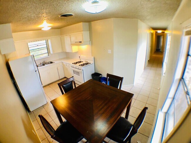 Photo - 603 E Oltorf St