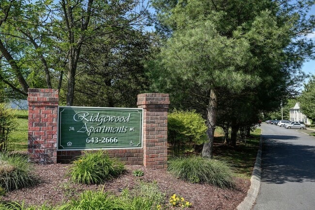 Ridgewood Apartments - Ridgewood Apartments