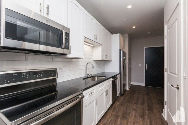 Photo - 3833 N Broadway Unit 614