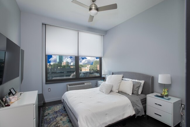 Photo - 102 CHRISTOPHER COLUMBUS Dr Unit 702