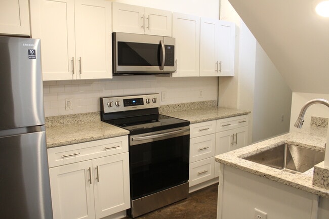 Building Photo - 408 Wellons St Unit 112 Rental