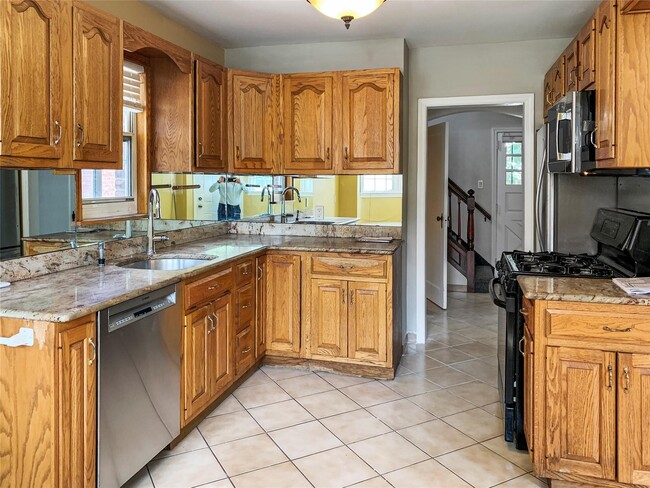 Photo - 65-20 181st St