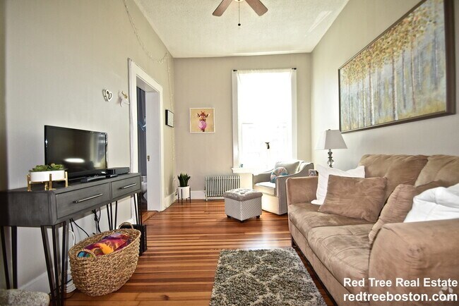 Building Photo - 554 E 4th St Unit 3 Rental