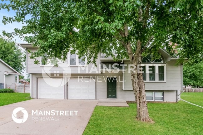 Photo - 716 Feldspar St
